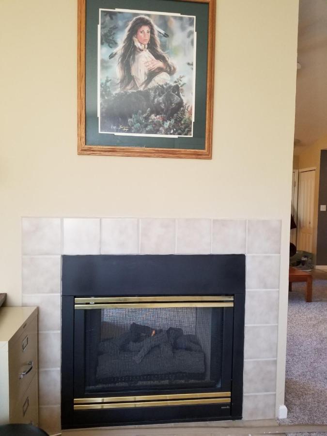 Lovely Mountain Condo, Remote Workspace, 2 Kayaks Next To Lake Dillon فريسكو المظهر الخارجي الصورة